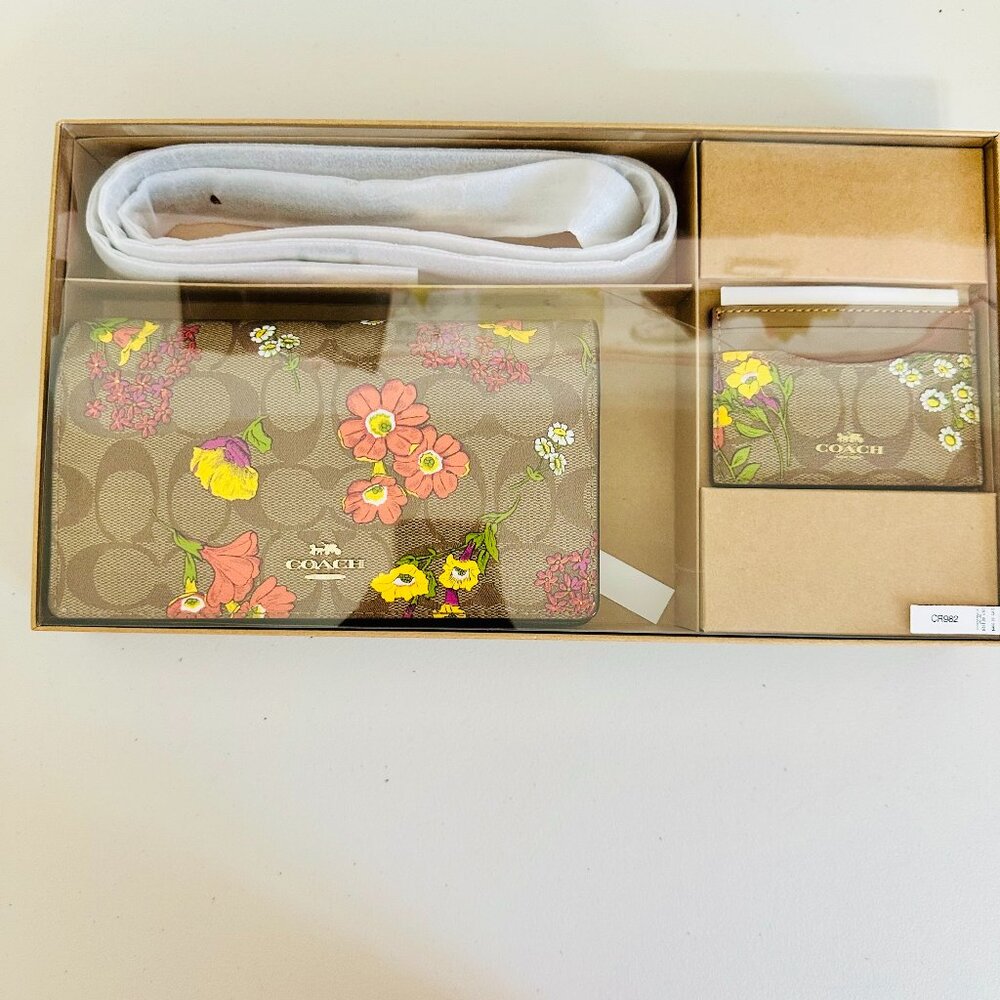 COACH SIGNATURE LOGO AND FLORAL WALLET WITH STRAP AND CARD CASE GIFT SET